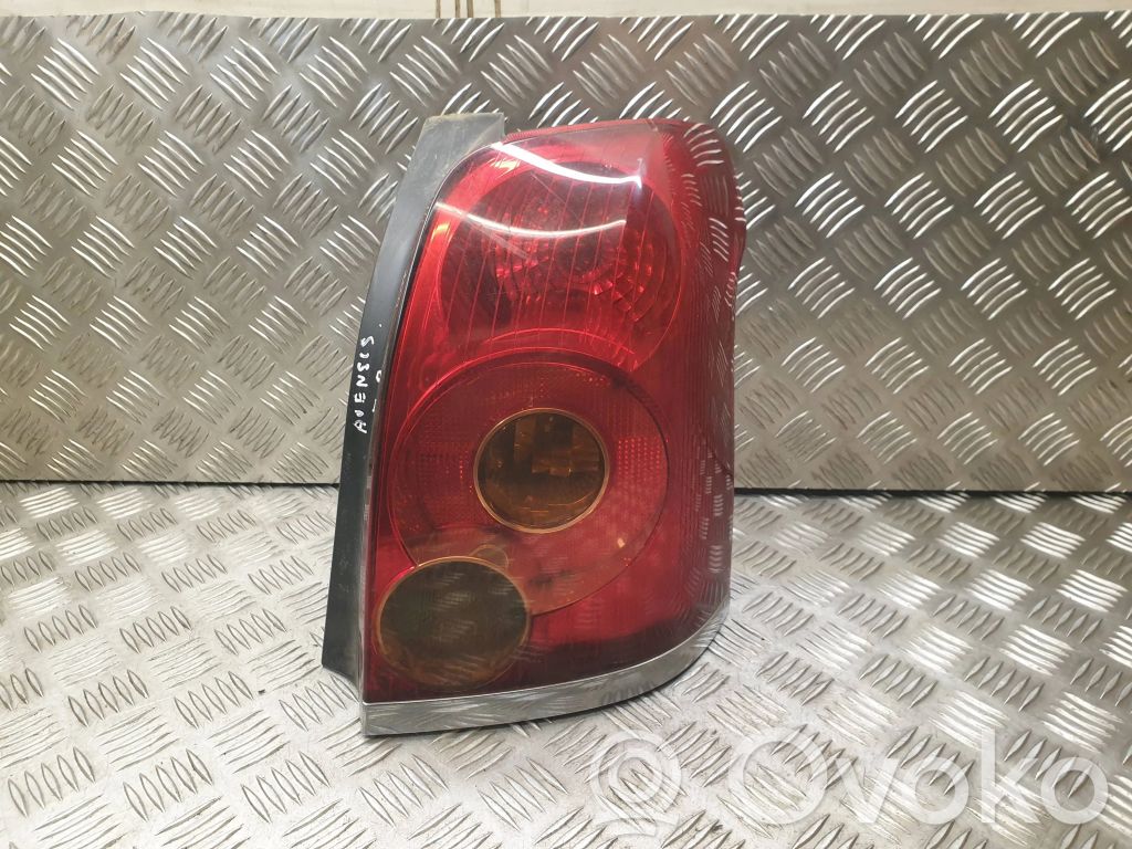 Toyota Avensis T250 Lampa tylna 