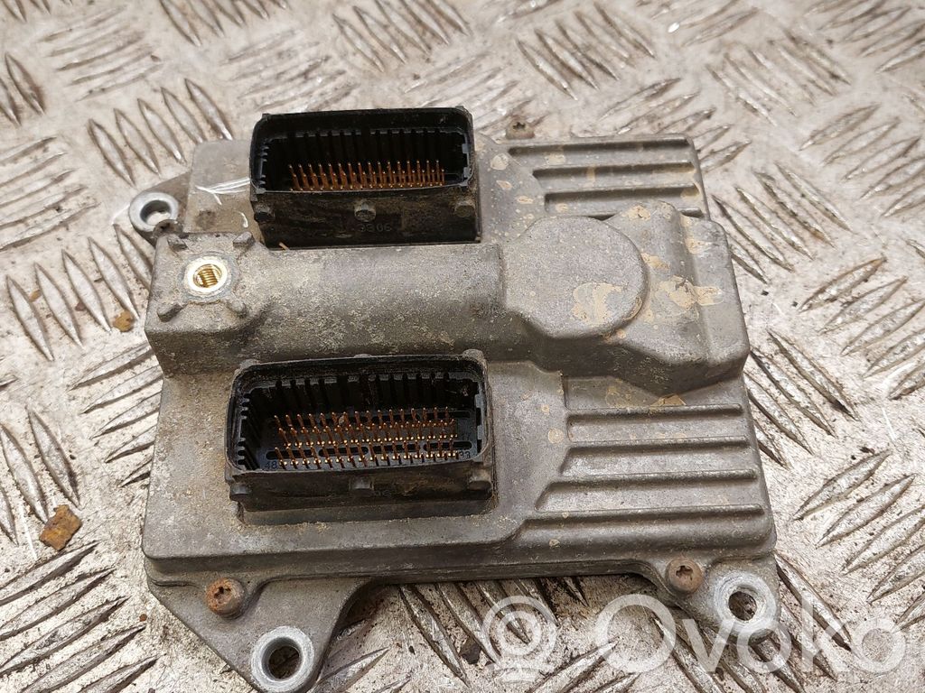 Opel Vectra C Engine control unit/module 