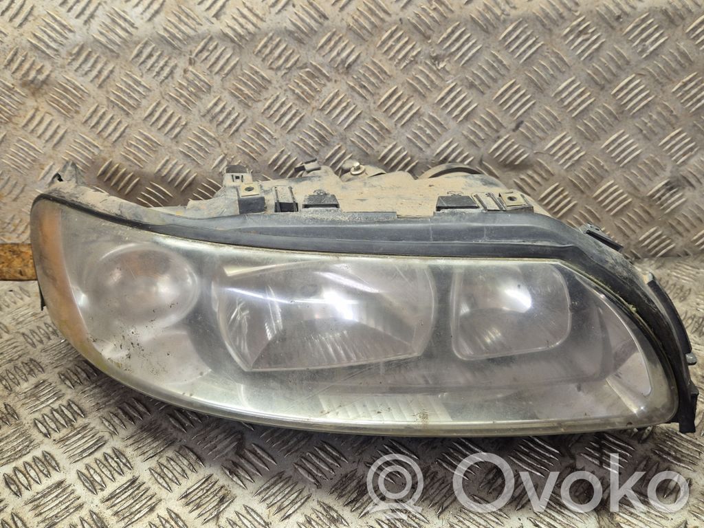 Volvo XC70 Lampa przednia 