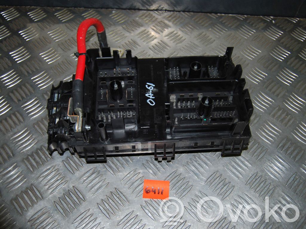 Opel Astra J Fuse module 