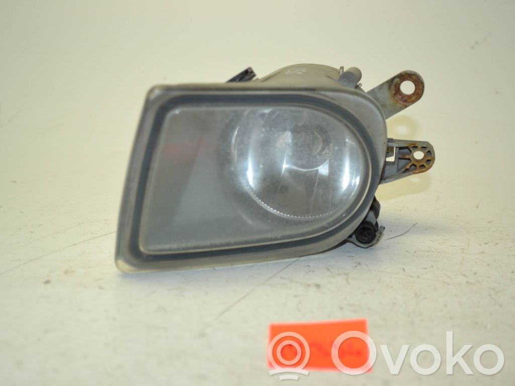 Volvo V50 Miglas lukturis priekšā 
