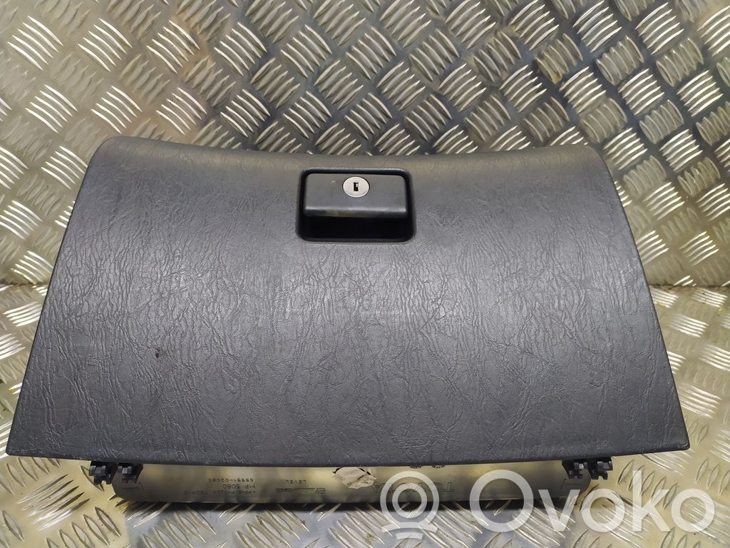 Toyota Corolla E120 E130 Daiktadėžės (bordačioko) komplektas 