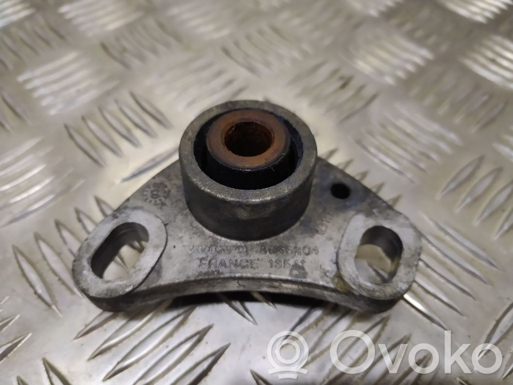 Volvo XC90 Engine mount bracket 