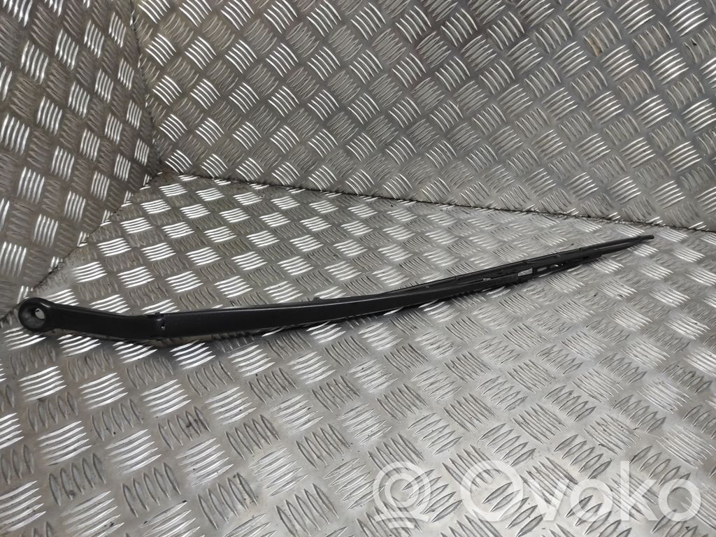 Windshield/front glass wiper blade