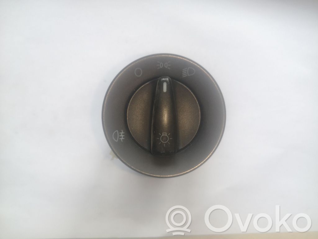 Skoda Fabia Mk2 (5J) Light switch 