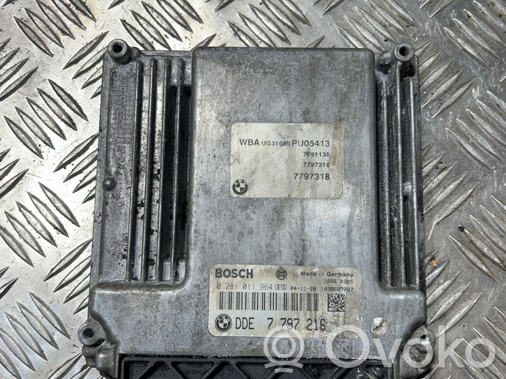 BMW 1 E81 E87 Engine control unit/module 