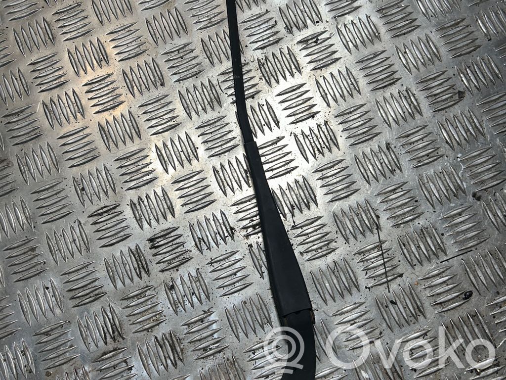 Front wiper blade arm