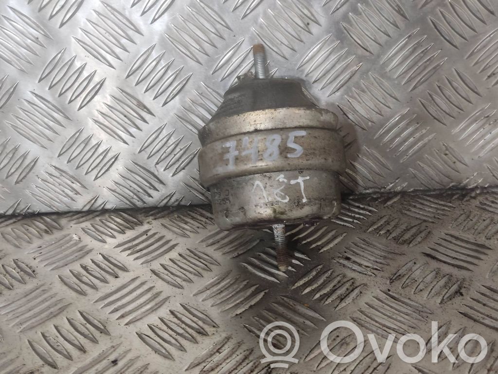 Audi A6 S6 C4 4A Dzinēja spilvens 