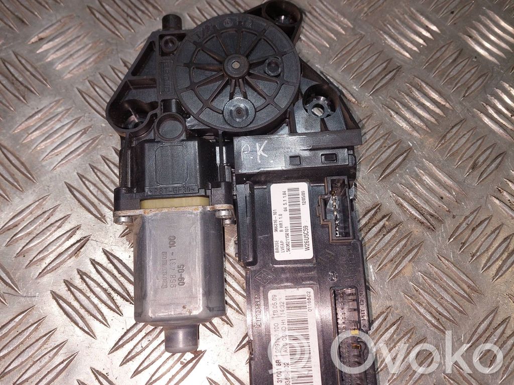 Renault Megane III Silnik regulatora szyby drzwi przednich 