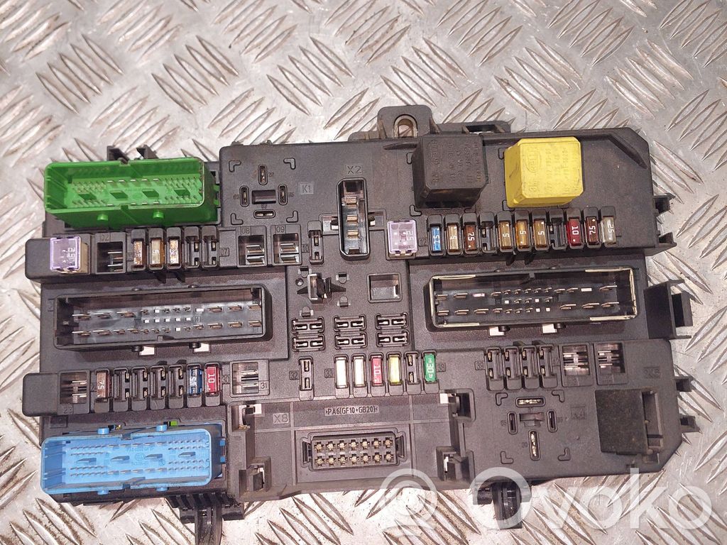 Opel Astra H Módulo de fusible 