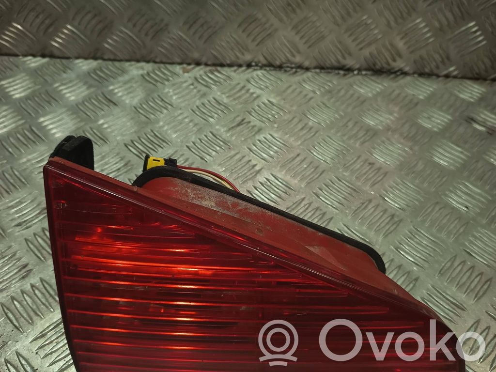 Peugeot 607 Lampy tylnej klapy bagażnika 