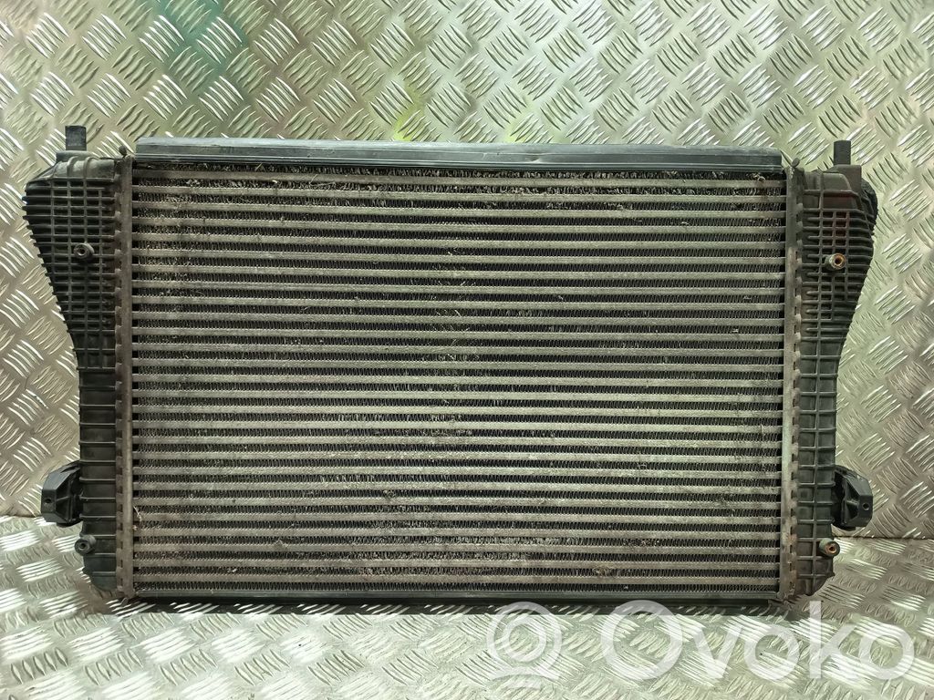 Volkswagen Golf V Interkūlerio radiatorius 