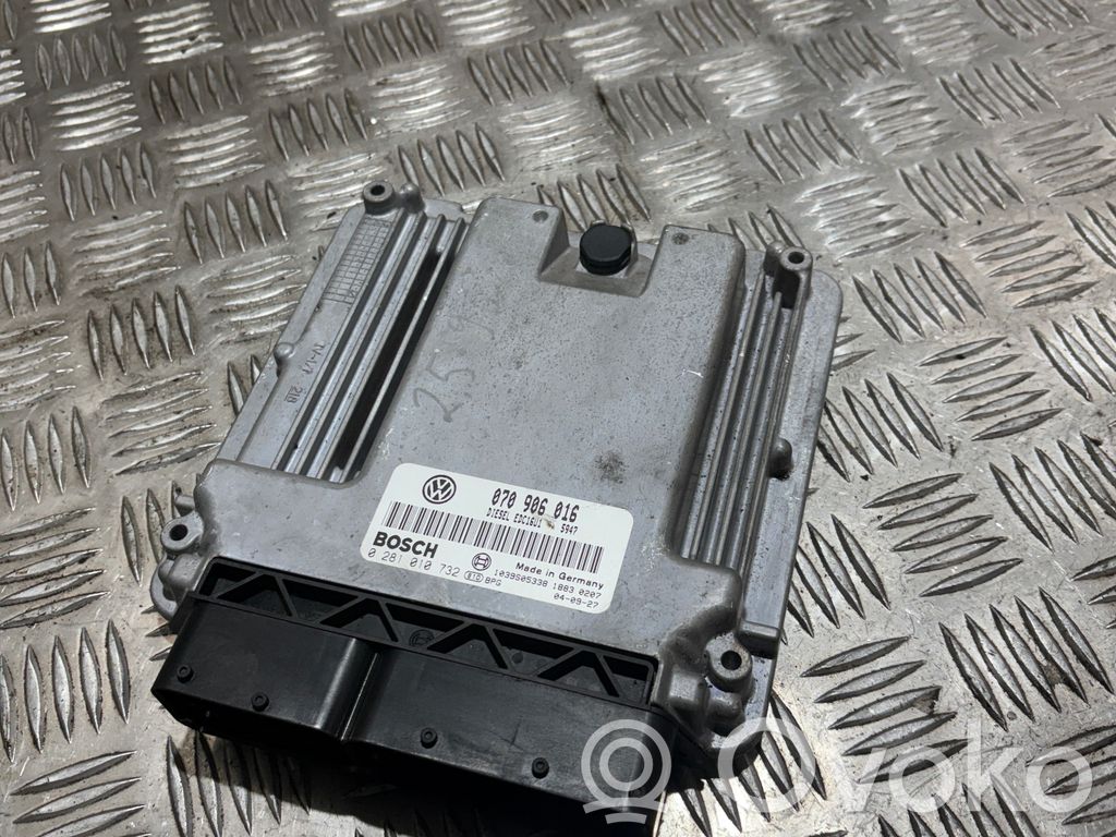 Volkswagen Transporter - Caravelle T5 Sterownik / Moduł ECU 