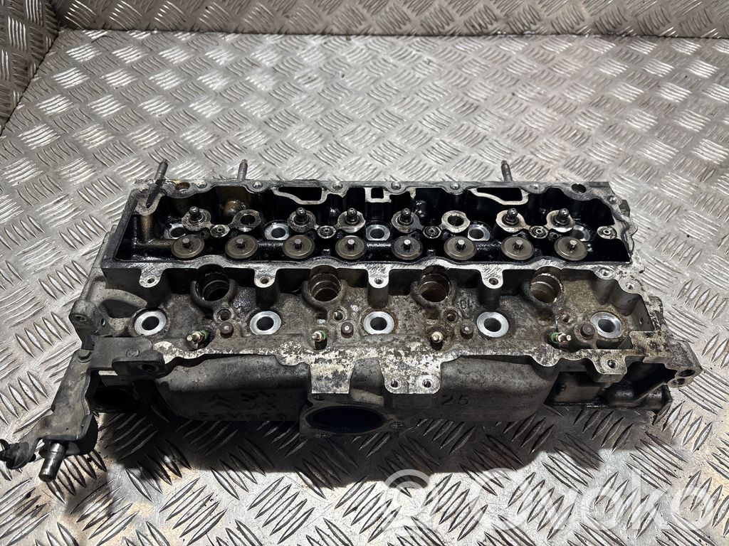 Peugeot 2008 I Engine head 