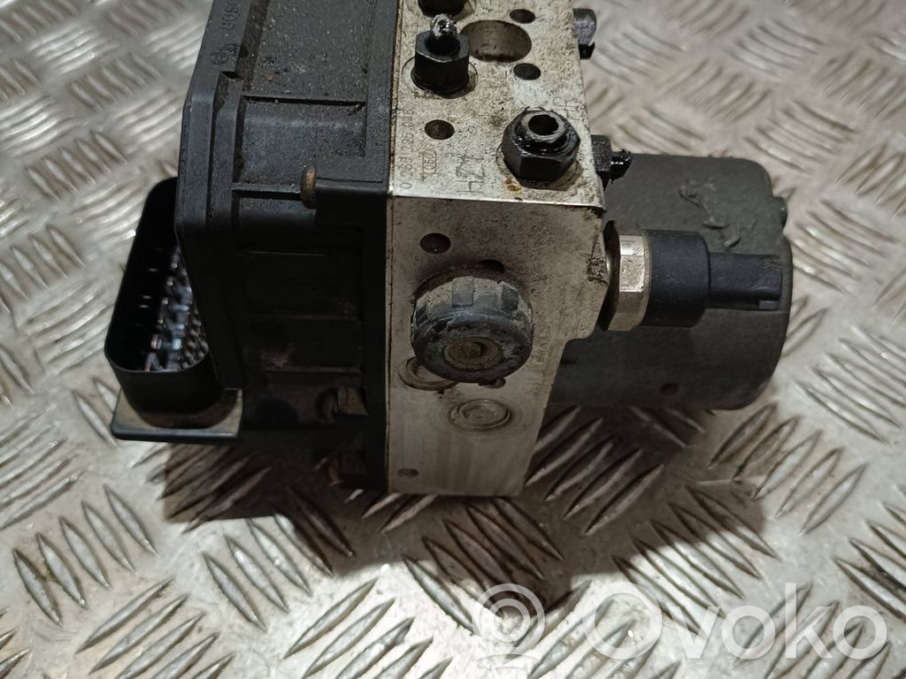 Audi A4 S4 B6 8E 8H ABS-pumppu 