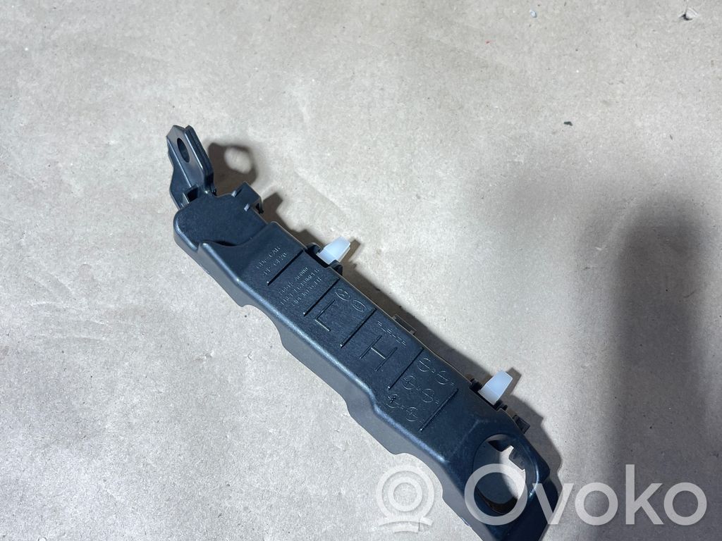 Hyundai Kona I Front bumper mounting bracket 