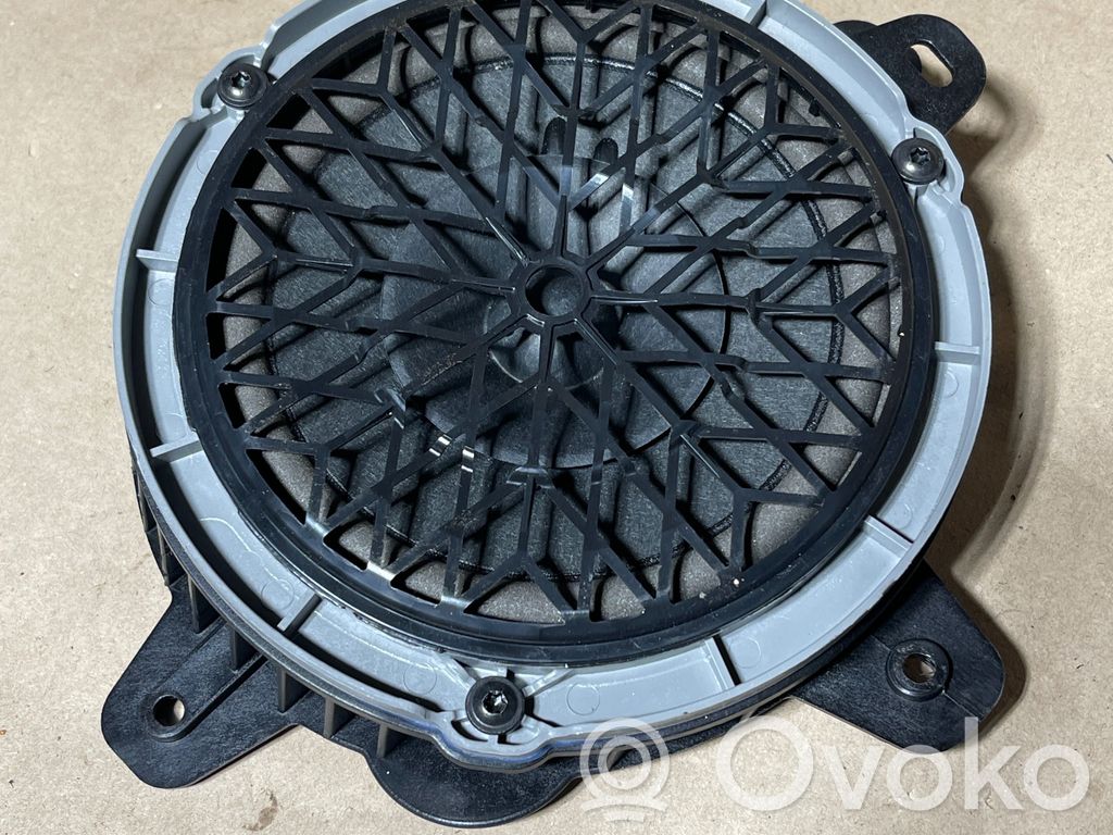 Opel Corsa F Altavoz de la puerta trasera 