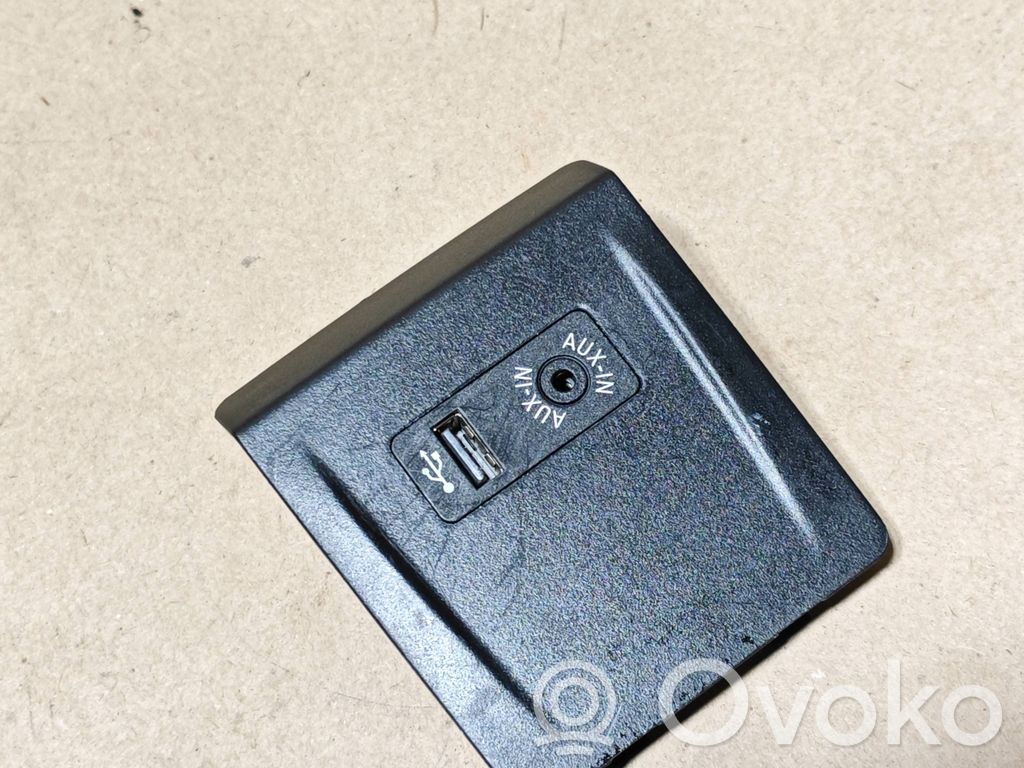 BMW 4 F36 Gran coupe Enchufe conector entrada auxiliar 