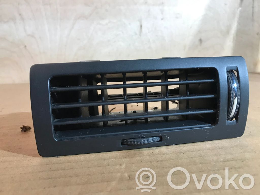 Citroen C6 Kojelaudan sivutuuletussuuttimen kehys 