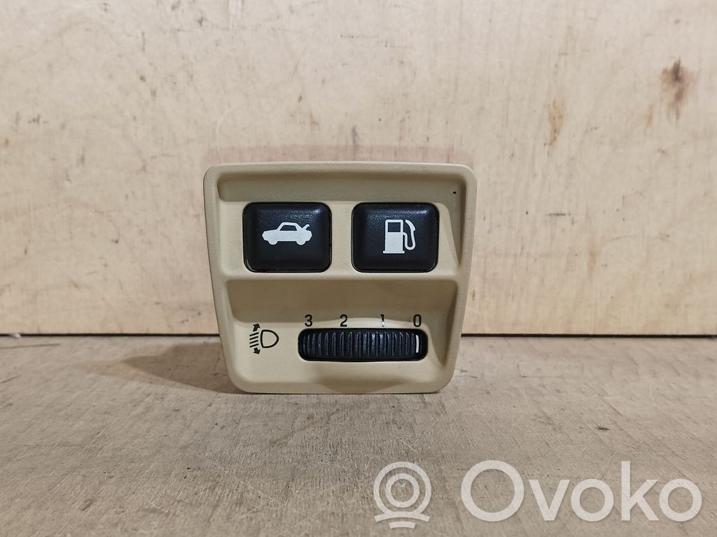 Jaguar S-Type Tailgate opening switch 