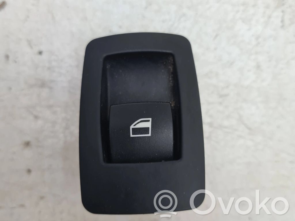 Electric window control switch   6945874,15939900,2707A
