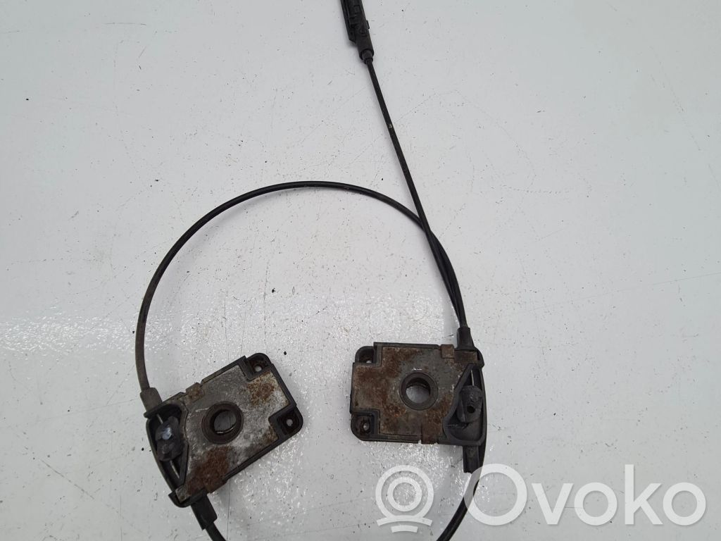 Dzinēja pārsega slēdzene   8208630