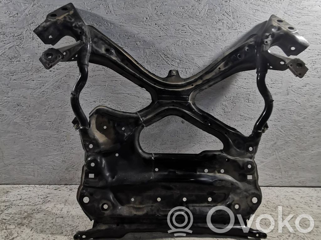 Audi A4 S4 B9 Priekinis traversas 