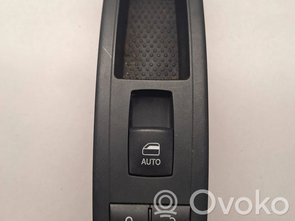 Electric window control switch   68212782AA