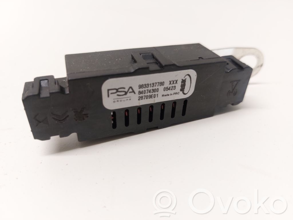 Opel Astra L Amplificador de antena aérea 