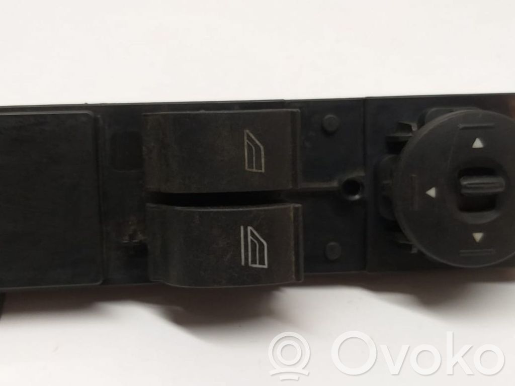 Ford Focus Electric window control switch 
