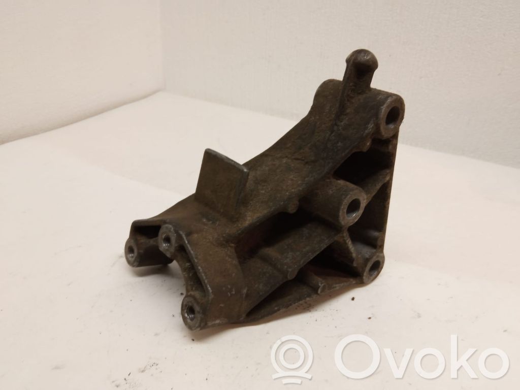 Engine mounting bracket   90497583