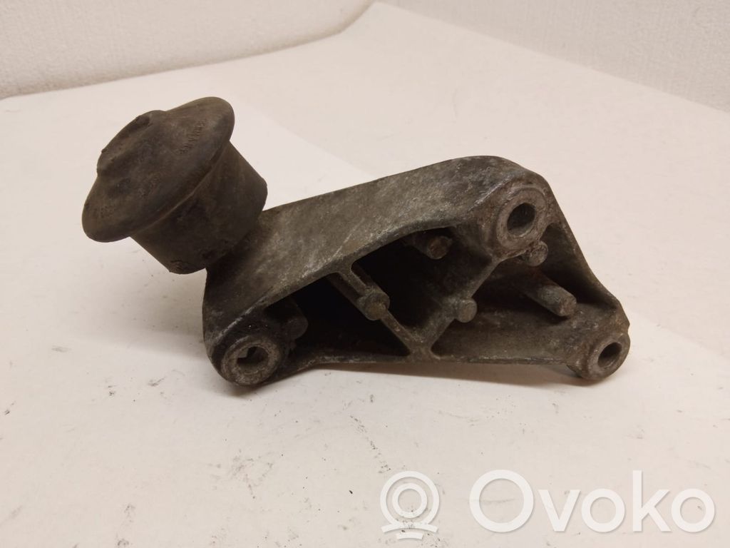 Engine mount bracket   810780,4A0199343