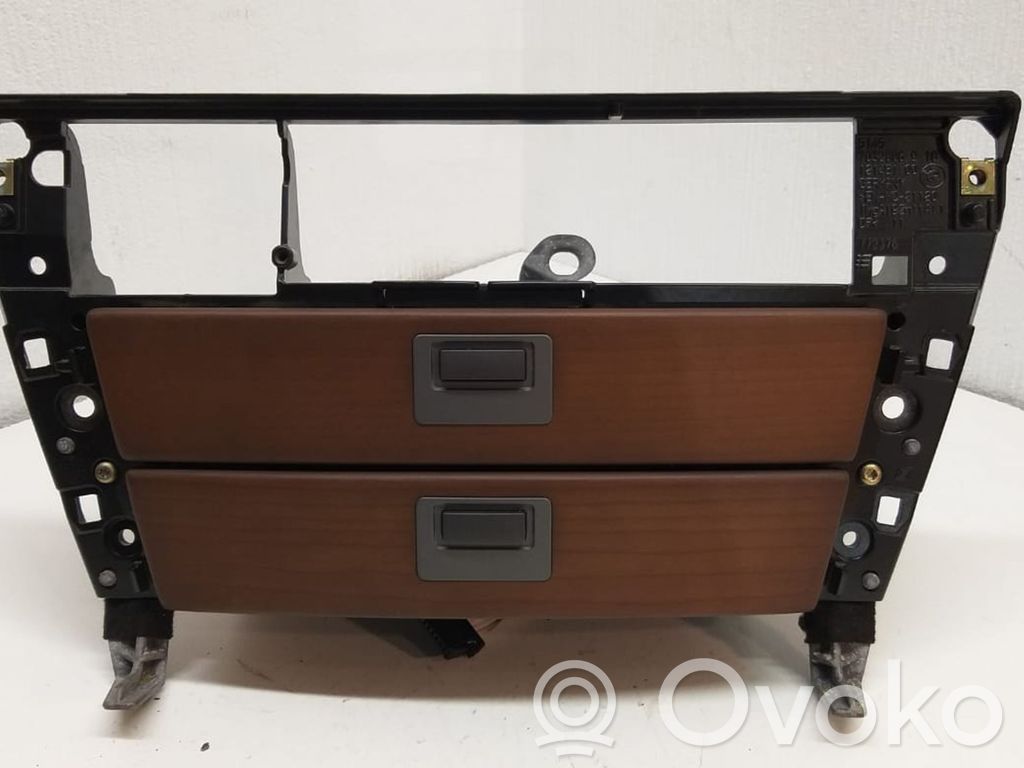 BMW 7 E65 E66 Compartimiento/consola central del panel 