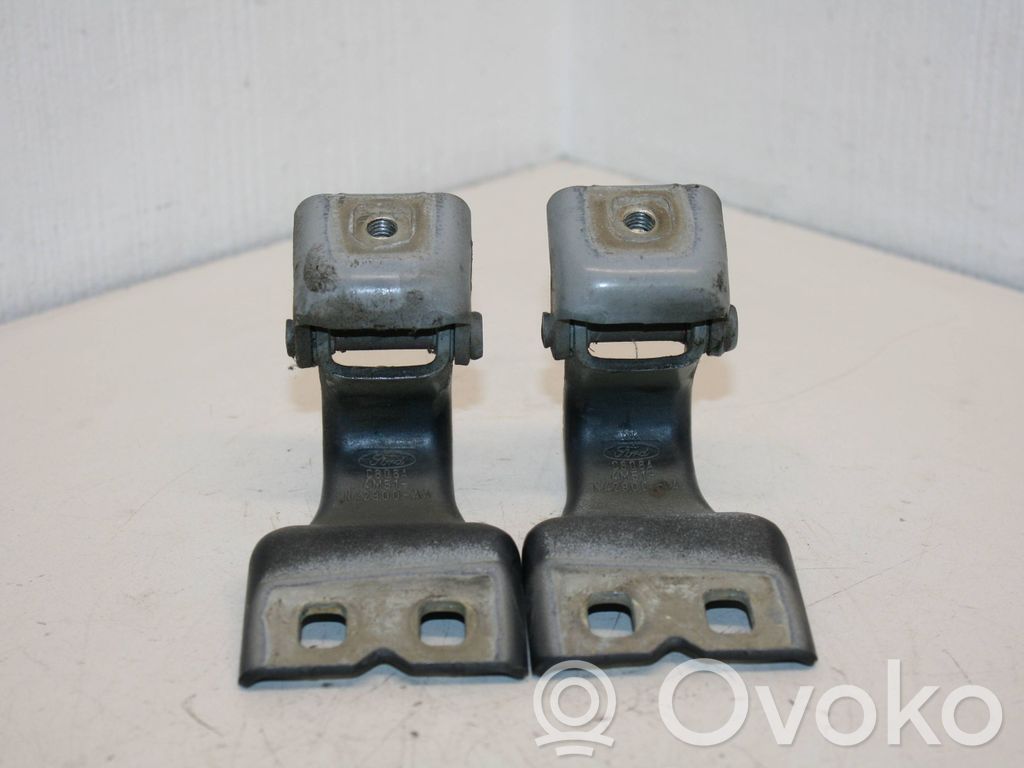 Tailgate/trunk/boot hinge   4M51N42900AA