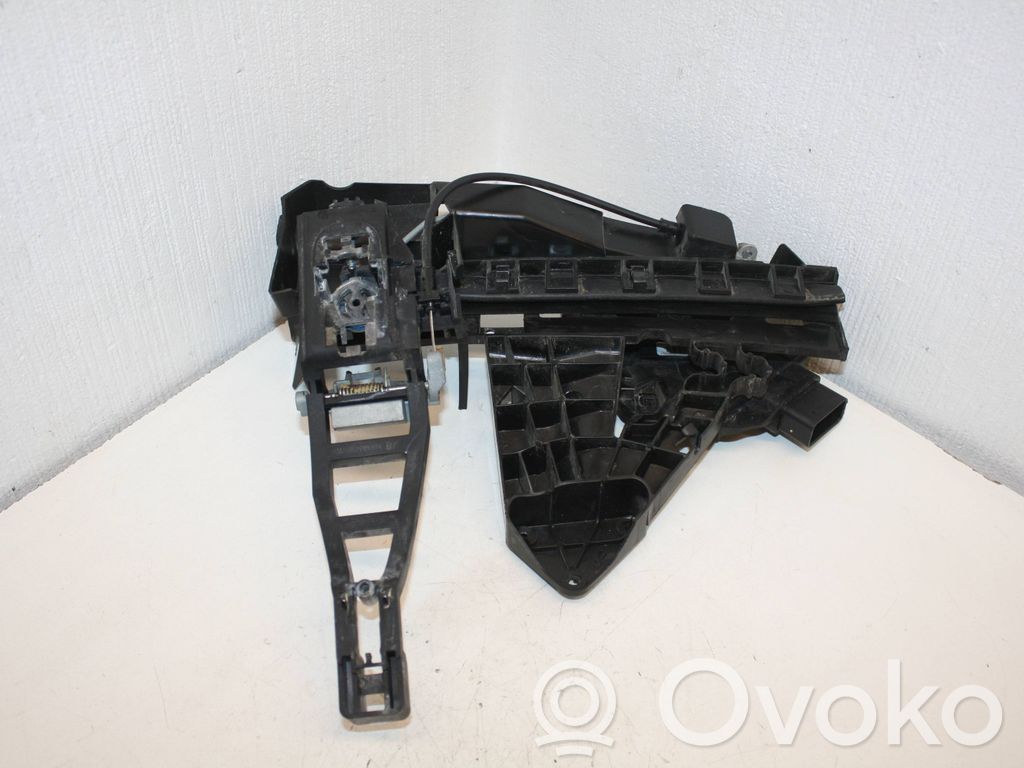 Ford Focus Priekšpusē slēdzene 