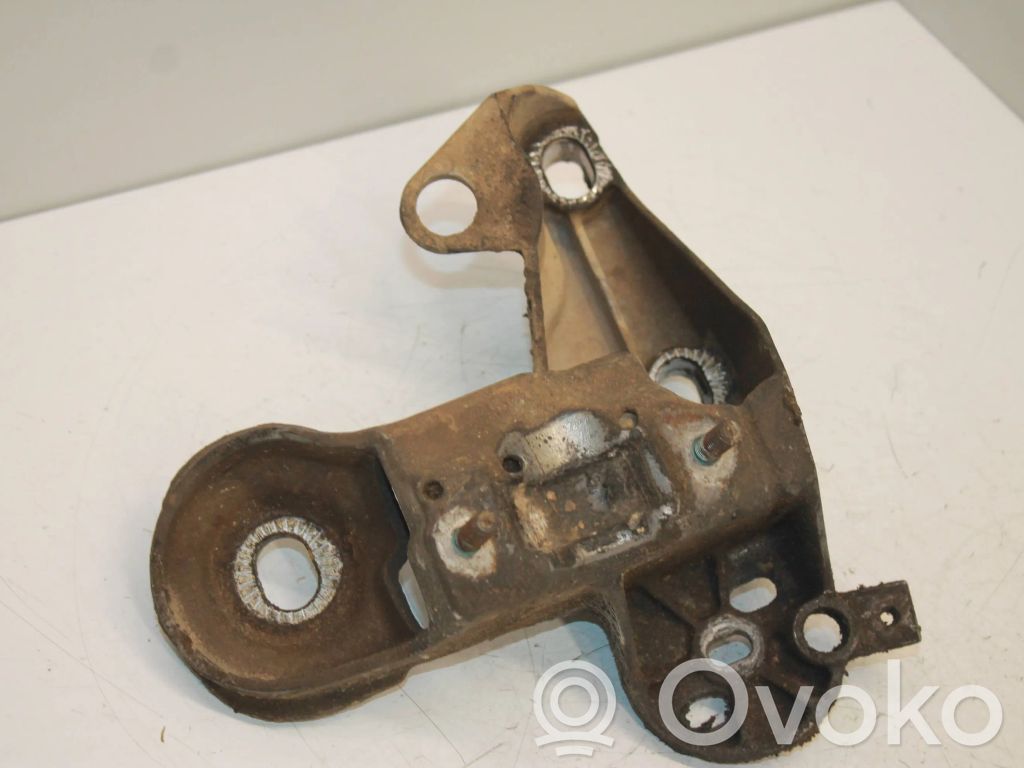 Audi A6 Allroad C5 Engine mounting bracket 