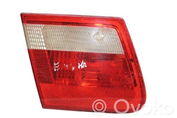 BMW 3 E46 Aizmugurējais lukturis pārsegā 