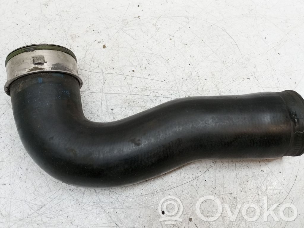 Volkswagen PASSAT B6 Wąż / Rura intercoolera 