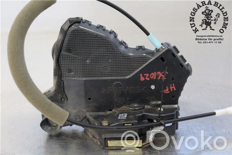 Toyota Corolla E120 E130 Priekšpusē slēdzene 