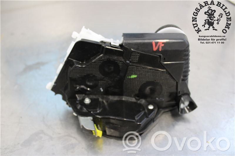 Toyota Yaris Zamek drzwi przednich 