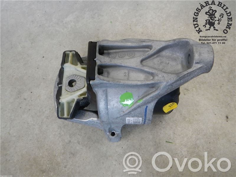 Audi A4 S4 B9 Engine mount bracket 