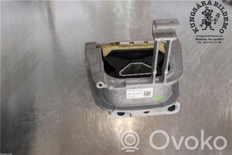 Volkswagen Tiguan Engine mounting bracket 