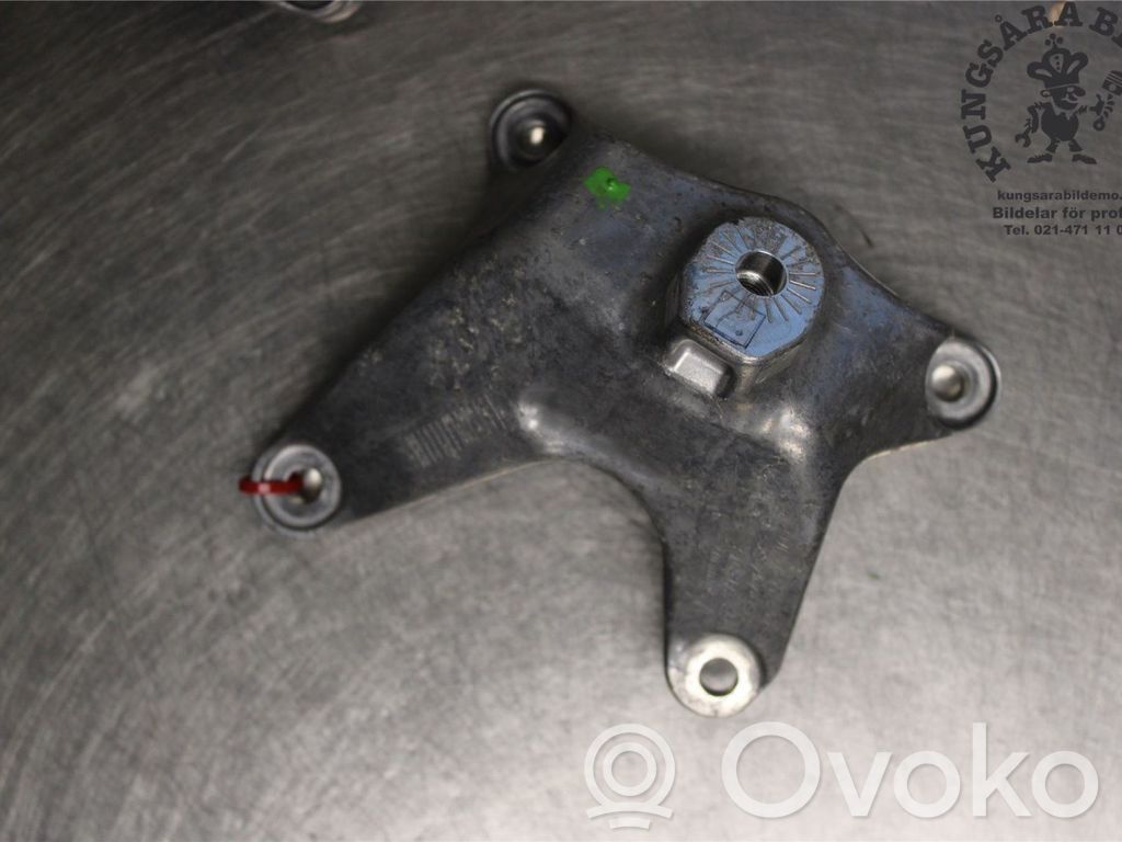 Engine mounting bracket   95B199307A,95B199307A,95B199307A