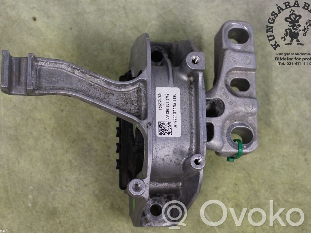 Volkswagen Golf VIII Engine mounting bracket 