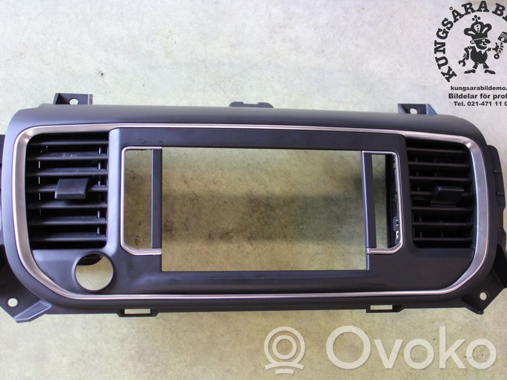 Opel Vivaro Radio/GPS head unit trim 