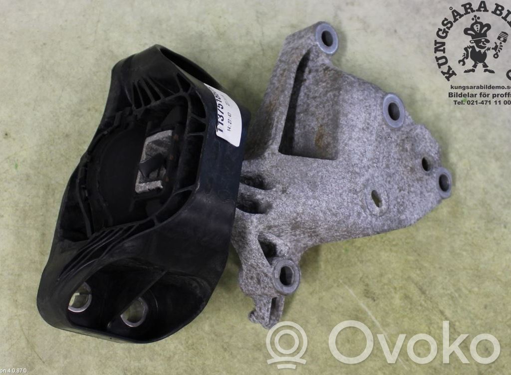Renault Kadjar Engine mounting bracket 