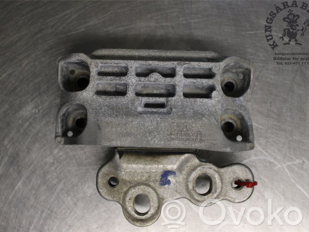 Engine mounting bracket   2469326,GK217M124CB,GK217M124CB