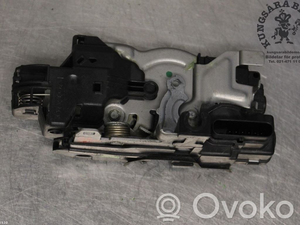 Volvo XC40 Front door lock 