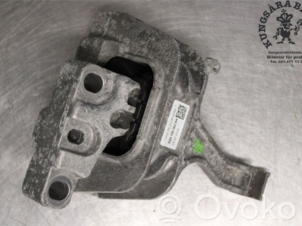 Volkswagen Golf VII Engine mounting bracket 