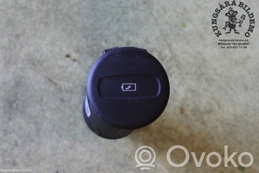 Volvo XC40 USB socket connector 